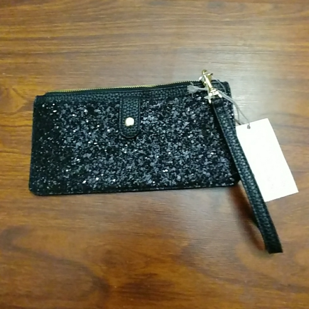 NWT and ea wy wristlet!!